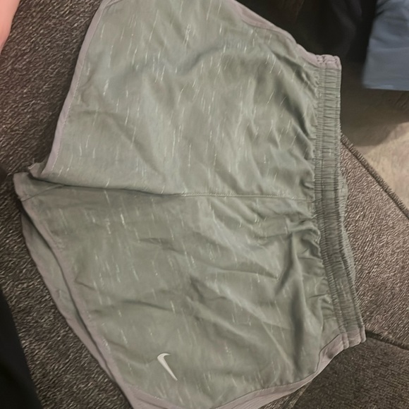 Nike brand new/ tags Standard fit youth large/ womens small has built in liner - Picture 1 of 4